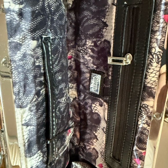 Guess Black Patent Leather Quilted Chain Bag - Picture 3 of 6